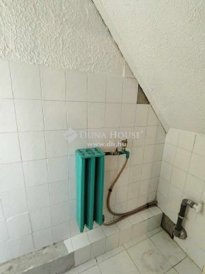 Eladó utcai bejáratú üzlethelység Bonyhád