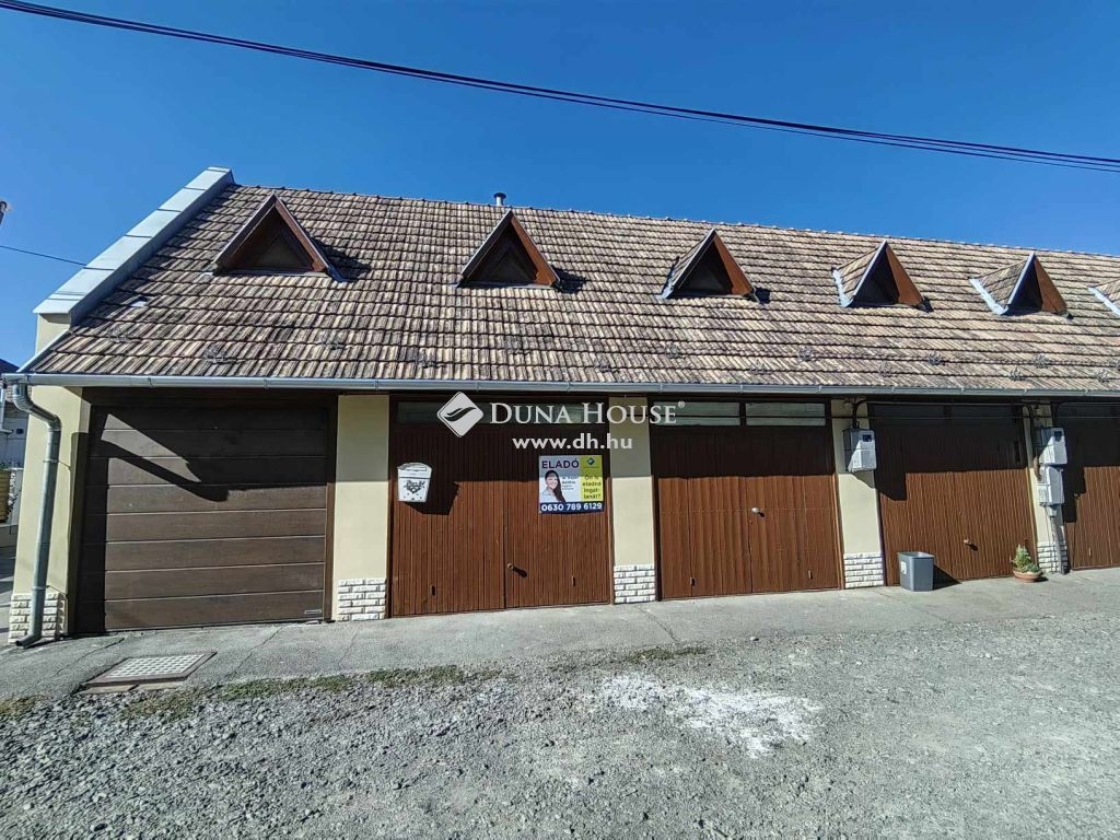Eladó utcai bejáratú üzlethelység Bonyhád