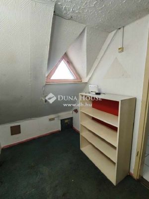 Eladó utcai bejáratú üzlethelység Bonyhád