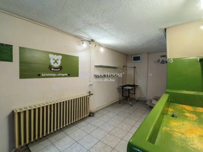Eladó utcai bejáratú üzlethelység Bonyhád