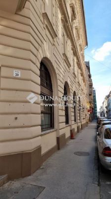 Eladó utcai bejáratú üzlethelység Budapest
