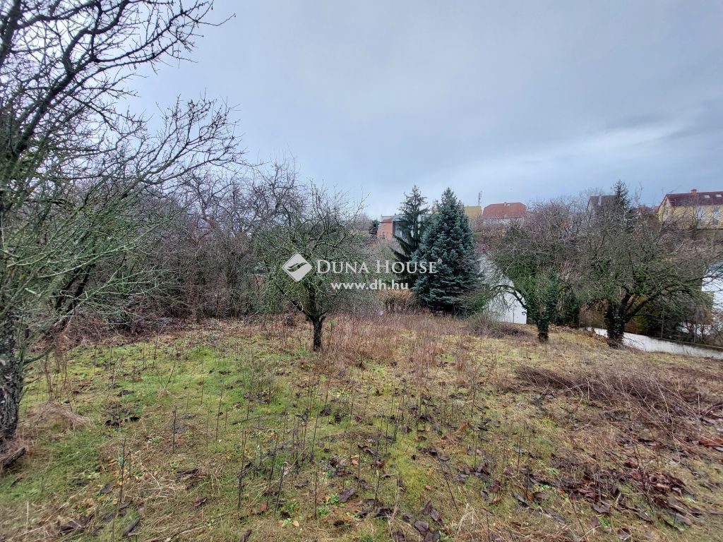 Eladó lakóövezeti telek Budapest