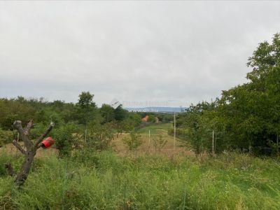 Eladó üdülőövezeti telek Fót