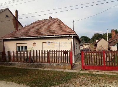 Eladó családi ház Bajna