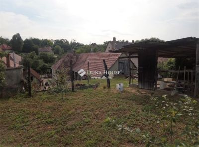 Eladó családi ház Bajna