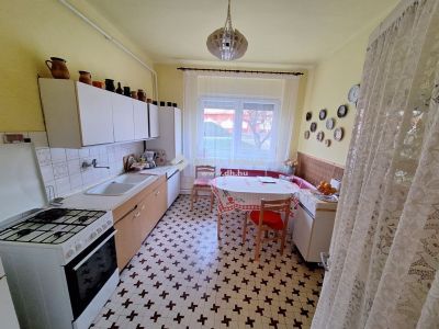 Eladó családi ház Komló