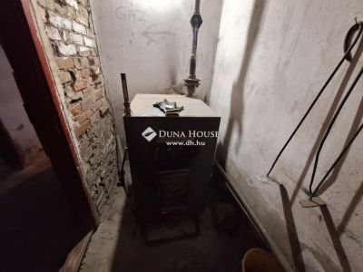 Eladó családi ház Komló