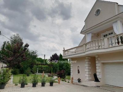 Eladó családi ház Szada
