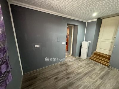 Eladó családi ház Poroszló
