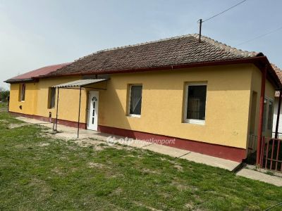Eladó családi ház Poroszló