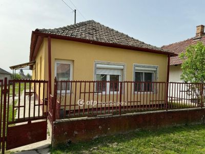 Eladó családi ház Poroszló