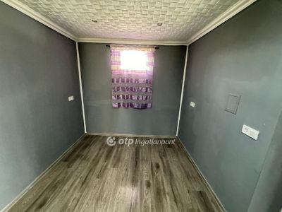 Eladó családi ház Poroszló