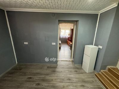Eladó családi ház Poroszló
