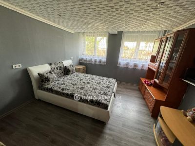 Eladó családi ház Poroszló