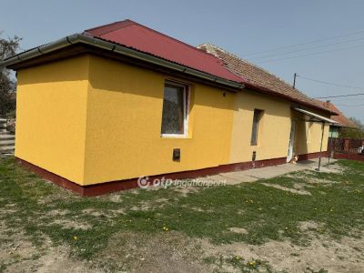 Eladó családi ház Poroszló