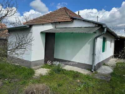 Eladó családi ház Poroszló