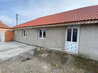 Eladó egyéb üzlethelység Poroszló