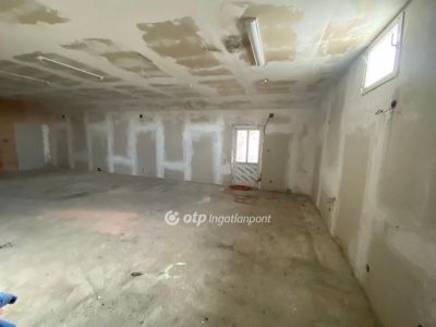 Eladó egyéb üzlethelység Poroszló