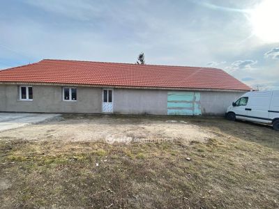 Eladó egyéb üzlethelység Poroszló