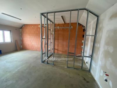 Eladó egyéb üzlethelység Poroszló