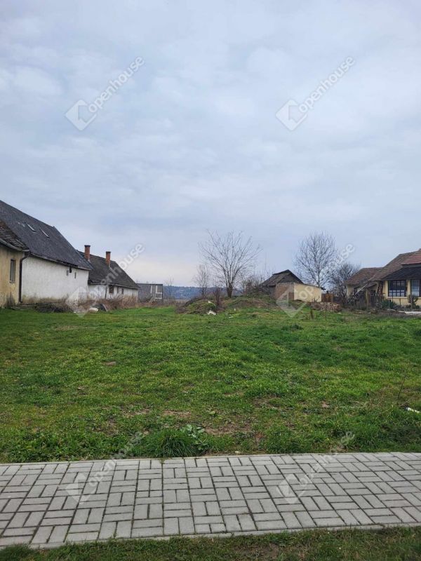Eladó lakóövezeti telek Dombóvár
