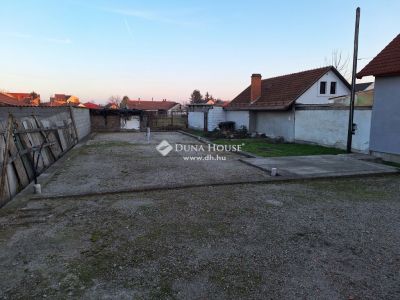 Eladó lakóövezeti telek Hatvan