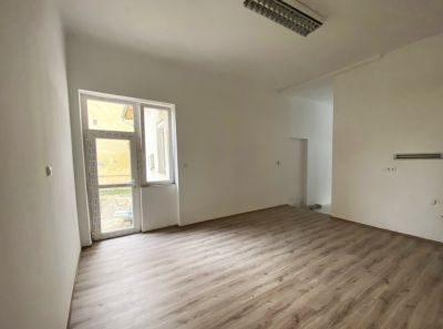 Eladó utcai bejáratú üzlethelység Nagykanizsa