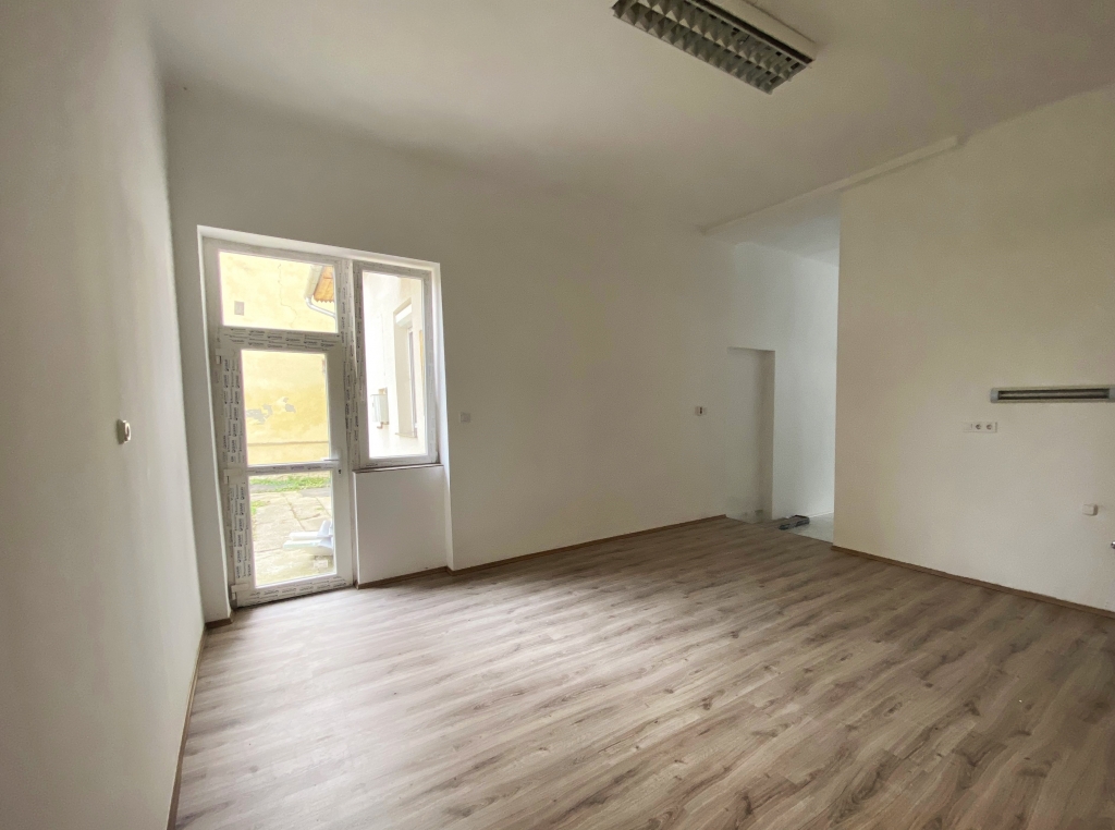 Eladó utcai bejáratú üzlethelység Nagykanizsa