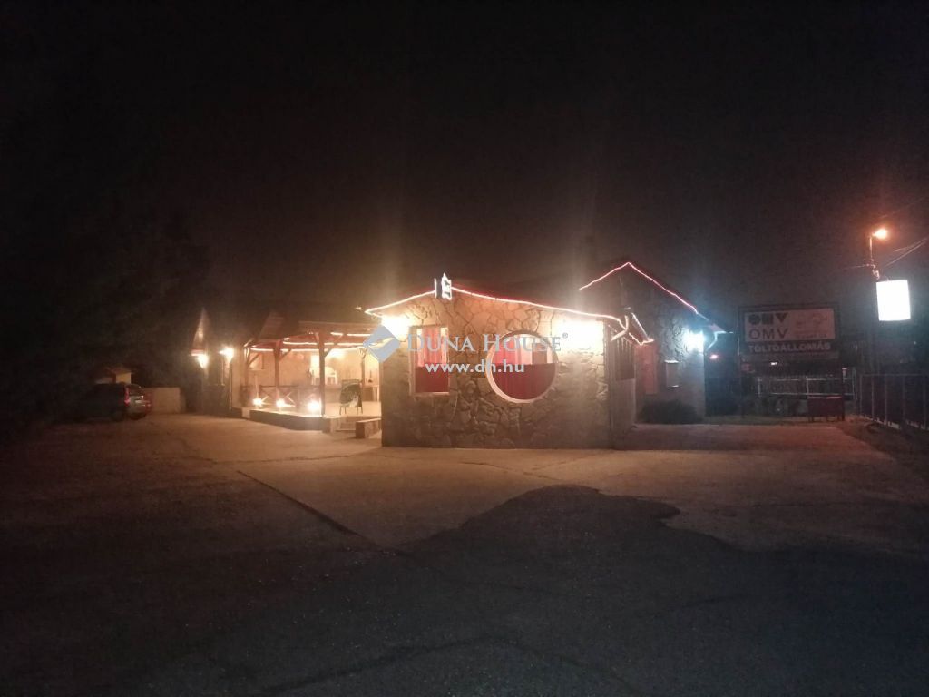 Eladó utcai bejáratú üzlethelység Szigetszentmiklós