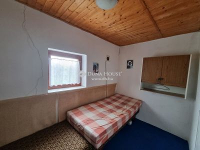 Eladó családi ház Poroszló