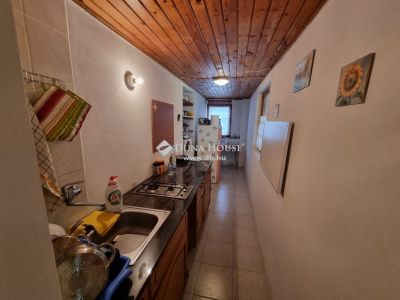 Eladó családi ház Poroszló