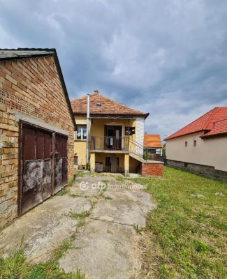 Eladó családi ház Győrújbarát