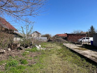 Eladó lakóövezeti telek Debrecen