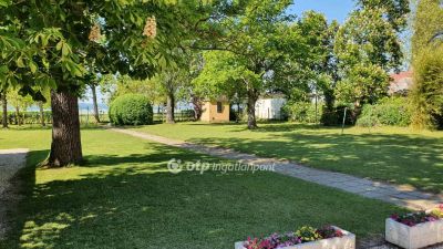 Eladó üdülő terület Balatonlelle