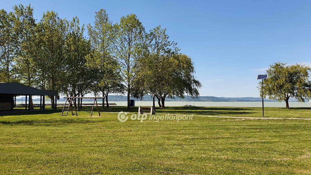 Eladó üdülő terület Balatonlelle
