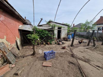 Eladó lakóövezeti telek Debrecen