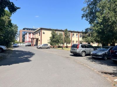 Kiadó irodahelység irodaházban Debrecen