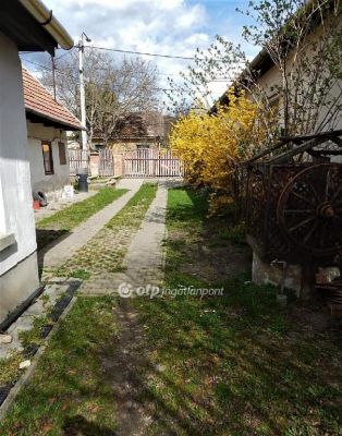 Eladó családi ház Piliscsaba