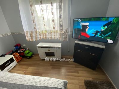 Eladó családi ház Poroszló