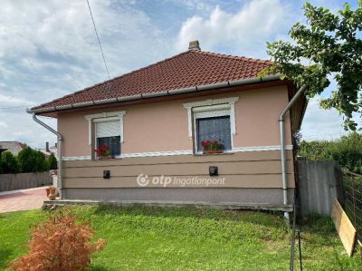 Eladó családi ház Poroszló