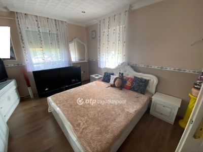Eladó családi ház Poroszló