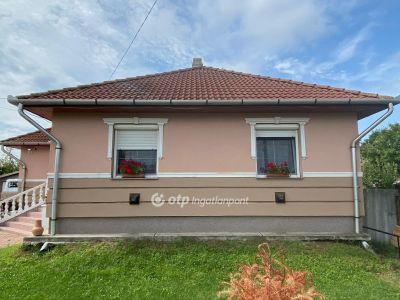 Eladó családi ház Poroszló