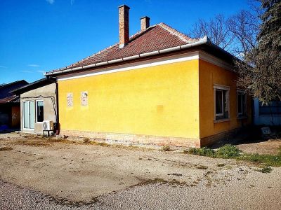 Eladó családi ház Szeged