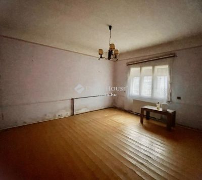 Eladó családi ház Budapest