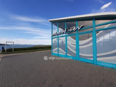 Eladó utcai bejáratú üzlethelység Szántód