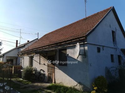 Eladó családi ház Szekszárd