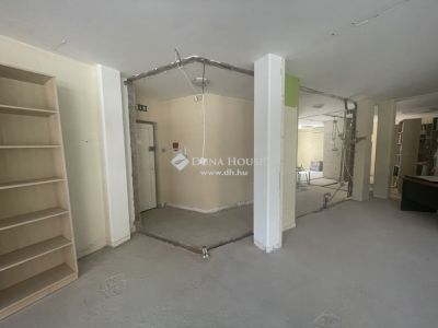 Eladó iroda családi házban Kecskemét