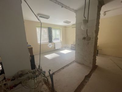 Eladó iroda családi házban Kecskemét