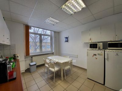 Kiadó irodahelység irodaházban Budapest
