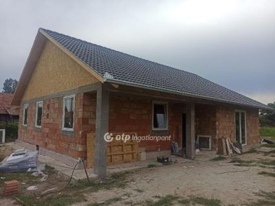 Eladó családi ház Kóka